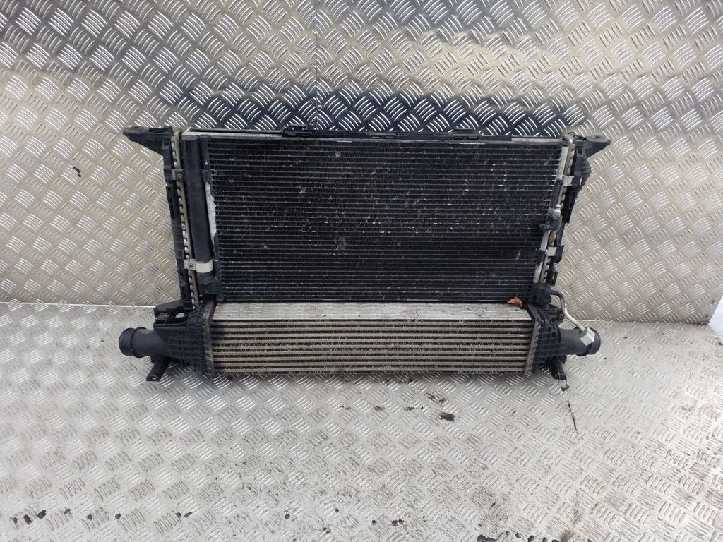 Radiaatorite komplekt 8K0121251R