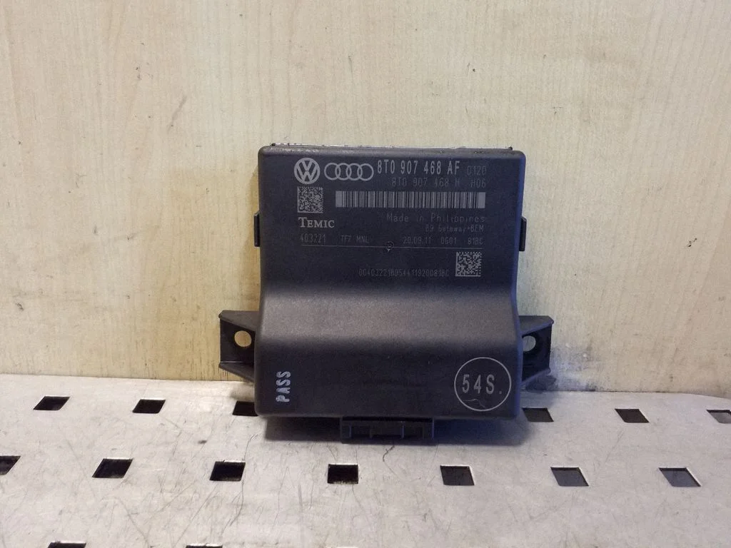 Gateway control module – Audi Q5 SQ5 8R (2008-2017)