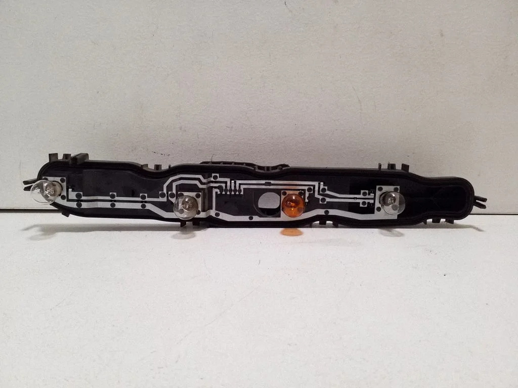 Aizmugurējā luktura spuldzes pārsegs (ligzda) BK2113N004AB