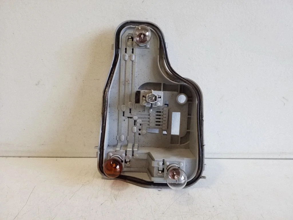 Aizmugurējā luktura spuldzes pārsegs (ligzda) 6R0945257B
