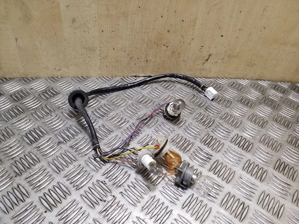 Aizmugurējā luktura spuldzes pārsegs (ligzda) 20946136