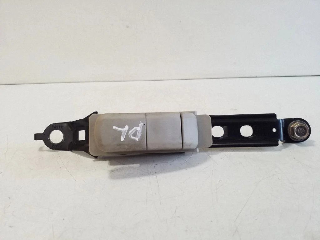 Seat belt adjustment rail – Nissan X-Trail T32 (2014-2021)