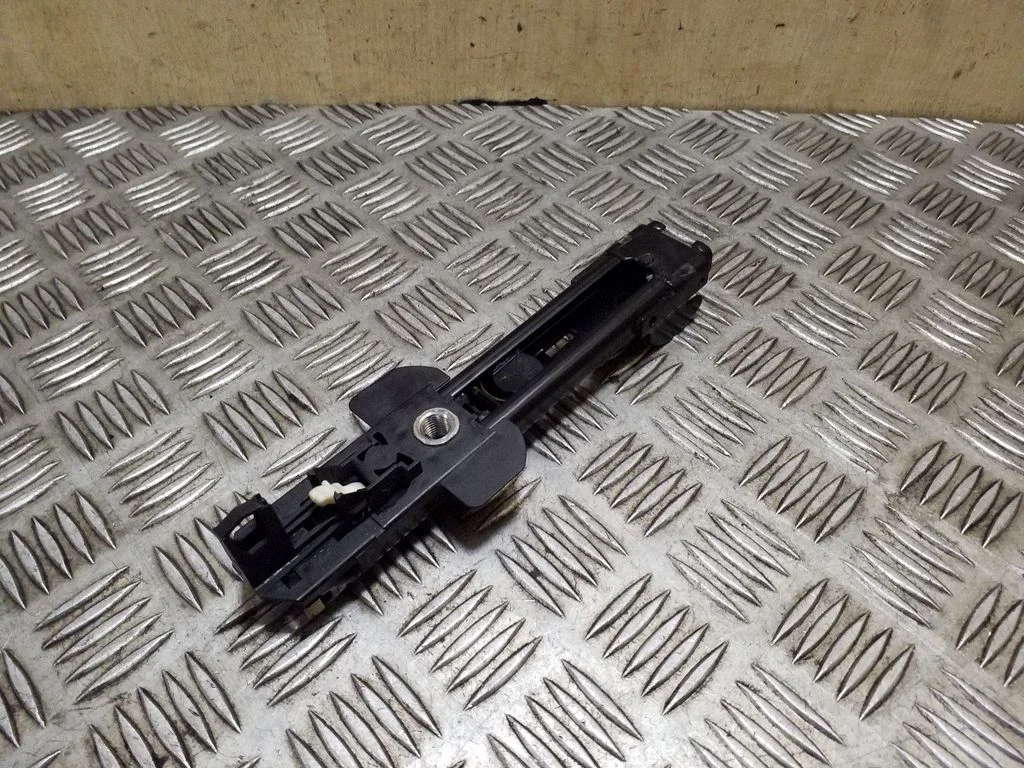 Seat belt adjustment rail 8E0857833G