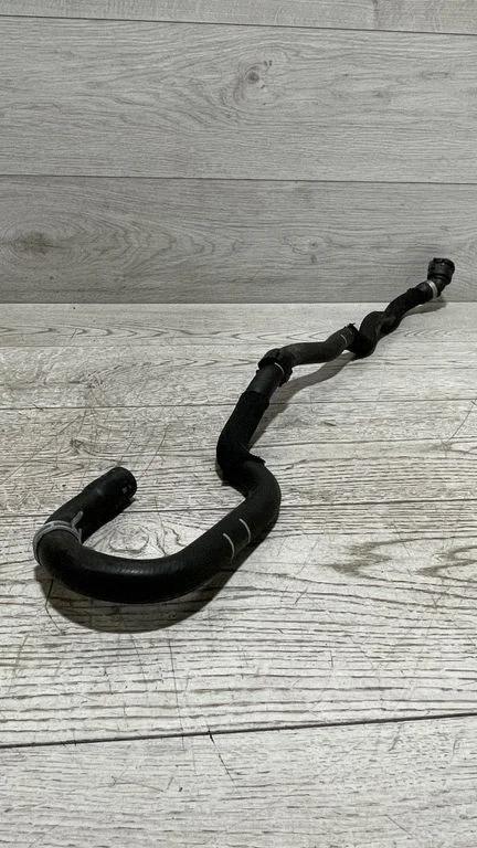 Mootori jahutusvedeliku toru / voolik 9109975