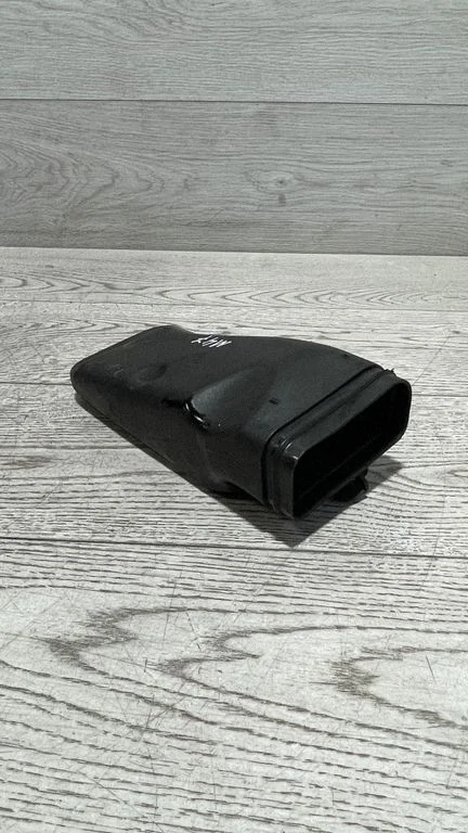 Gaisa ieplūdes kanāla detaļa (-as) – BMW 3. sērija E90 E91 (2005-2012)