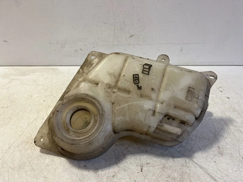 Jahutusvedeliku paisupaak 8D0121403L