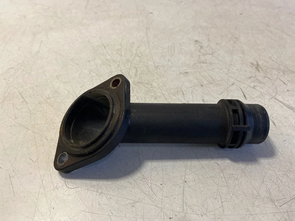Engine coolant pipe/hose – Volkswagen Passat B5.5 (2001-2005)