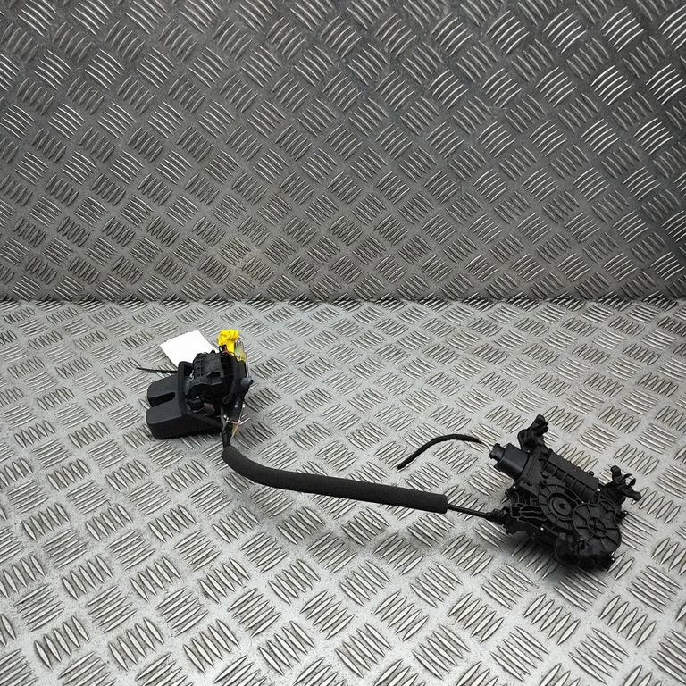 Tailgate/trunk/boot lock/catch/latch 1T3827887B