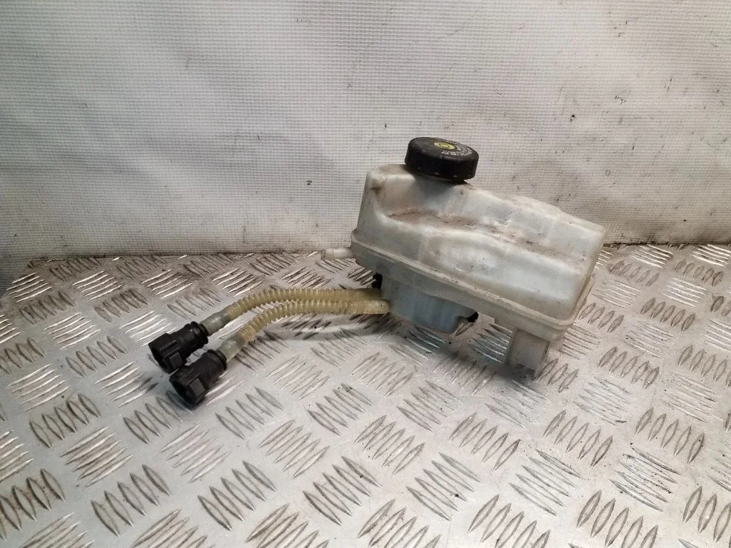 Brake fluid reservoir – Opel Meriva B (2010-2016)