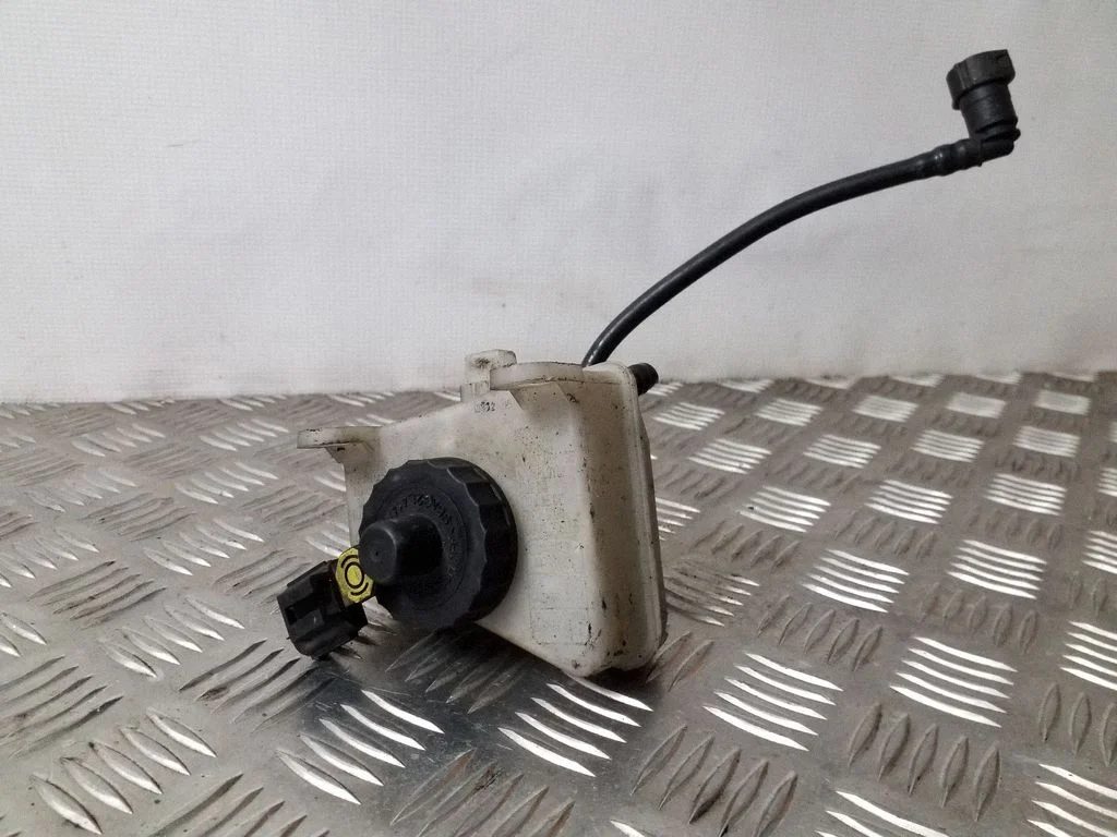 Bremžu šķidruma tvertne – Ford Focus C-MAX (2003-2010)
