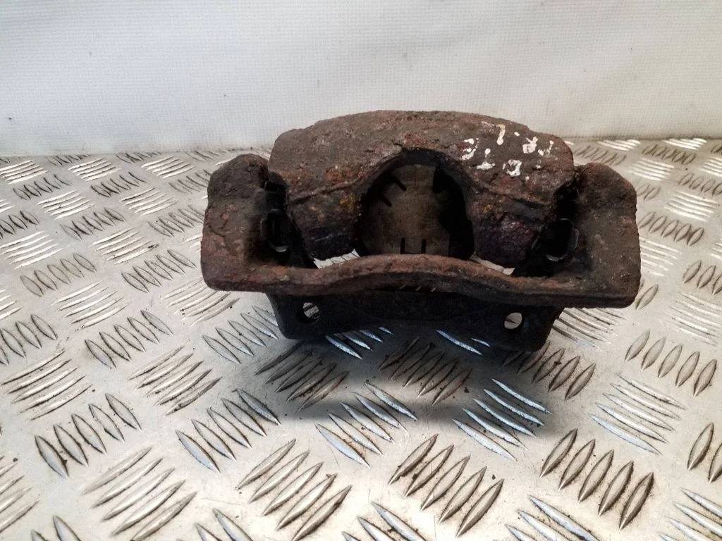 Esimene pidurisadul – Nissan Note (E11) (2006-2014), vasak