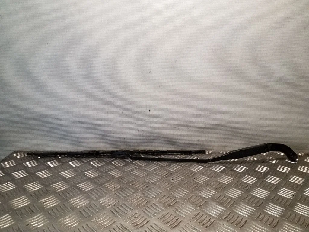 Priekšējā stikla tīrītājs 893955407D