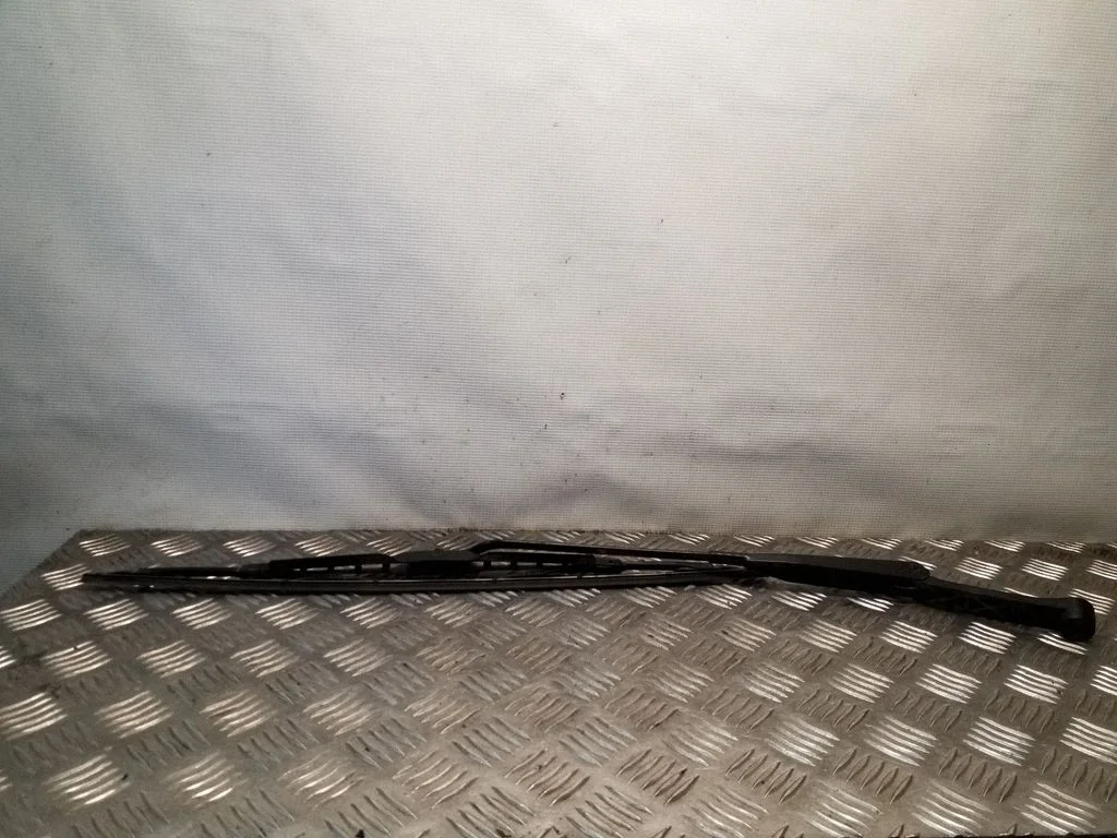 Windshield/front glass wiper blade