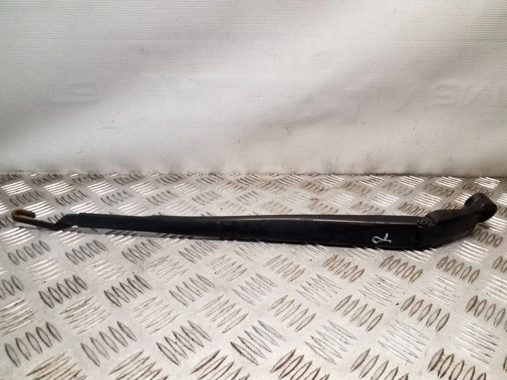 Front wiper blade arm – right
