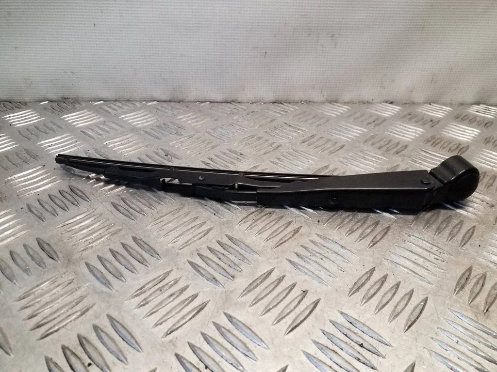 Aizmugurējā stikla tīrītāja svira 04879436AB