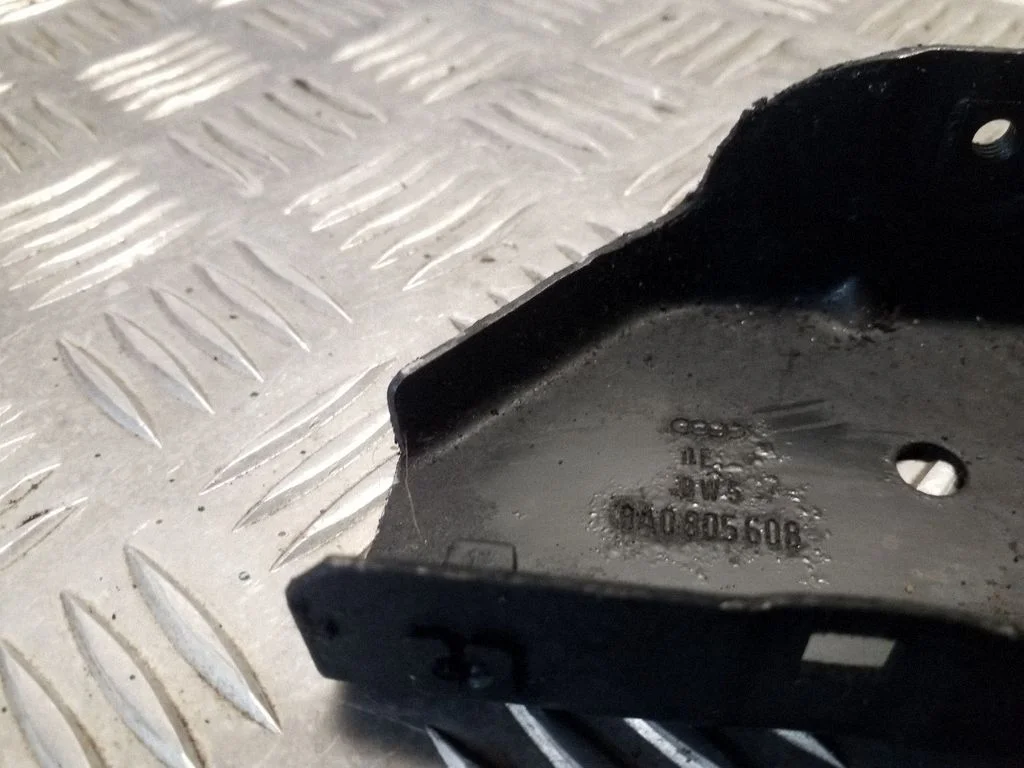 Headlight/headlamp mounting bracket 8A0805608