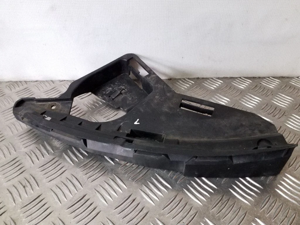 Headlight/headlamp mounting bracket – Volvo XC60 (2009-2013)