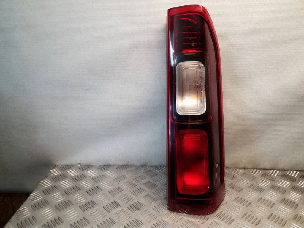 Rear/tail lights 265504656R