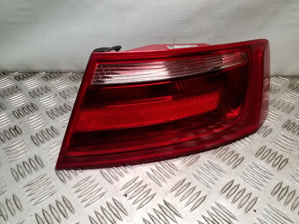 Rear/tail lights 8T8945096E