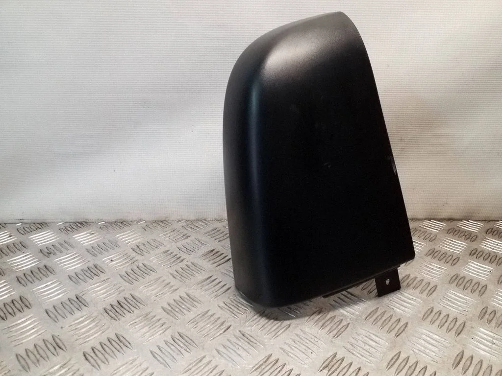 Rear/tail light trim molding 903903221R