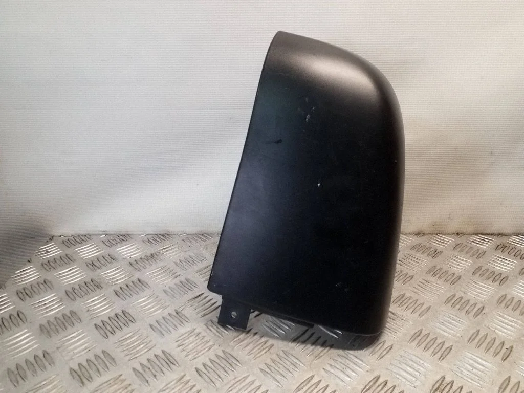 Rear/tail light trim molding 903908431R