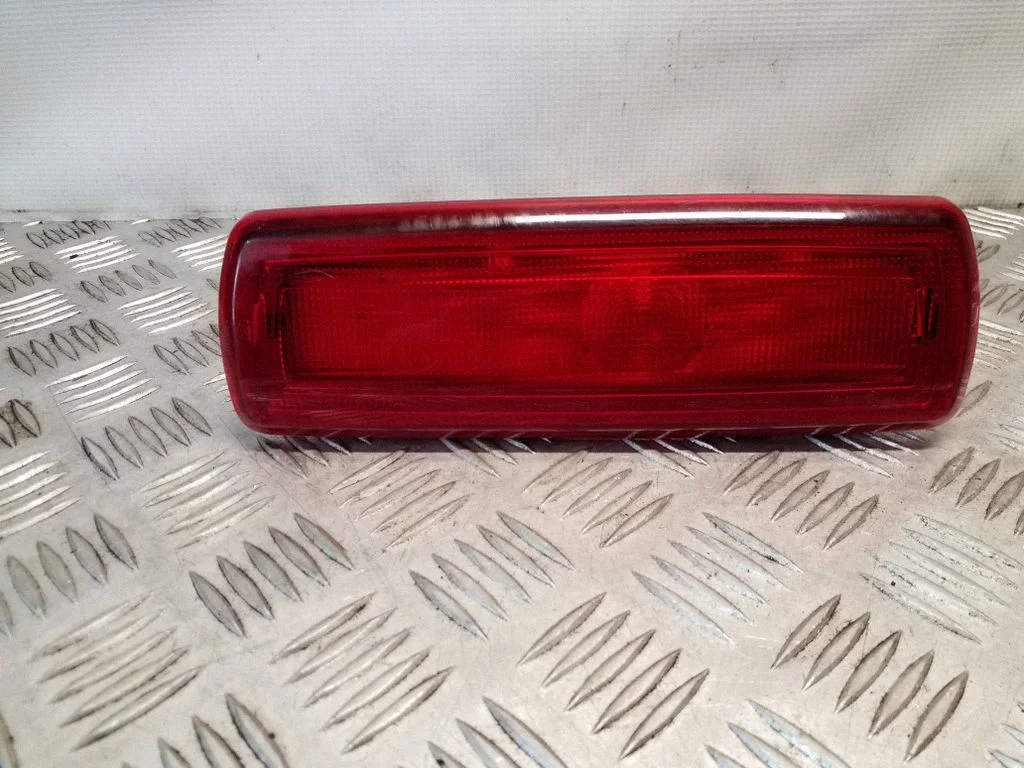 Third/center stoplight 265904849R