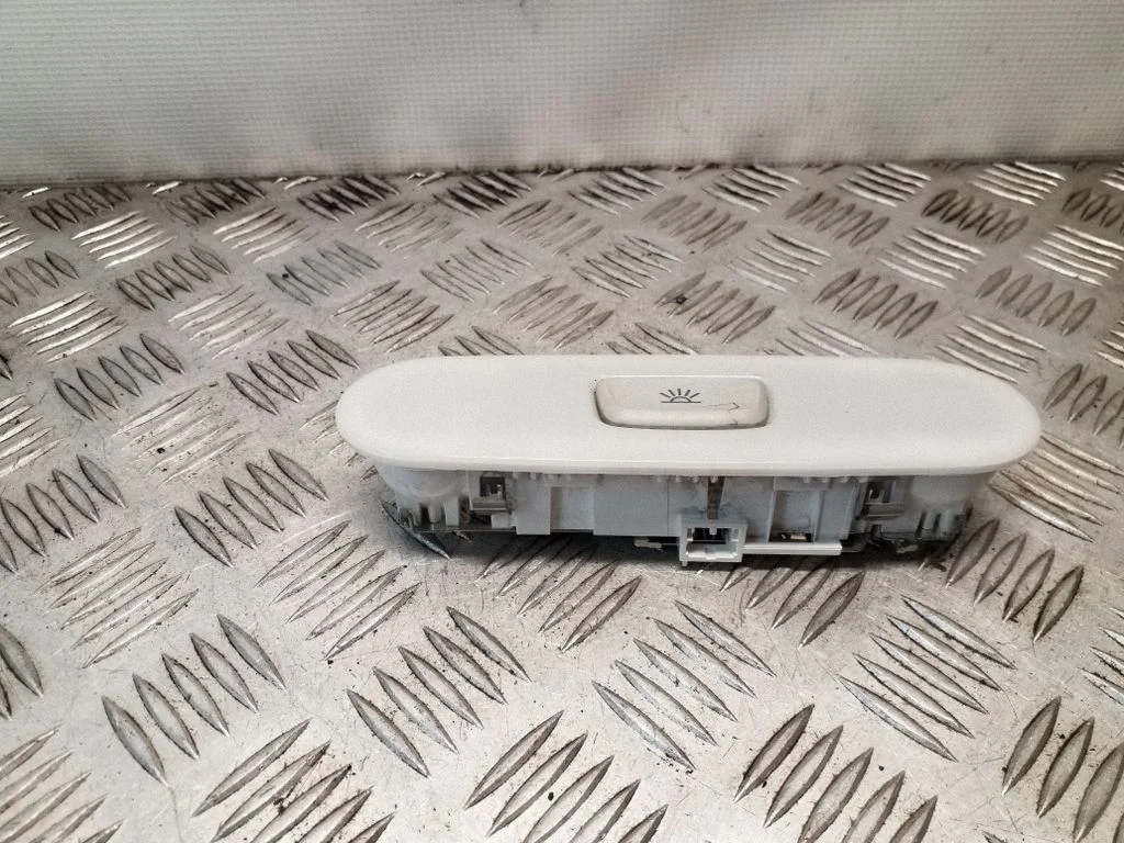 Rear seat light 8T0947111