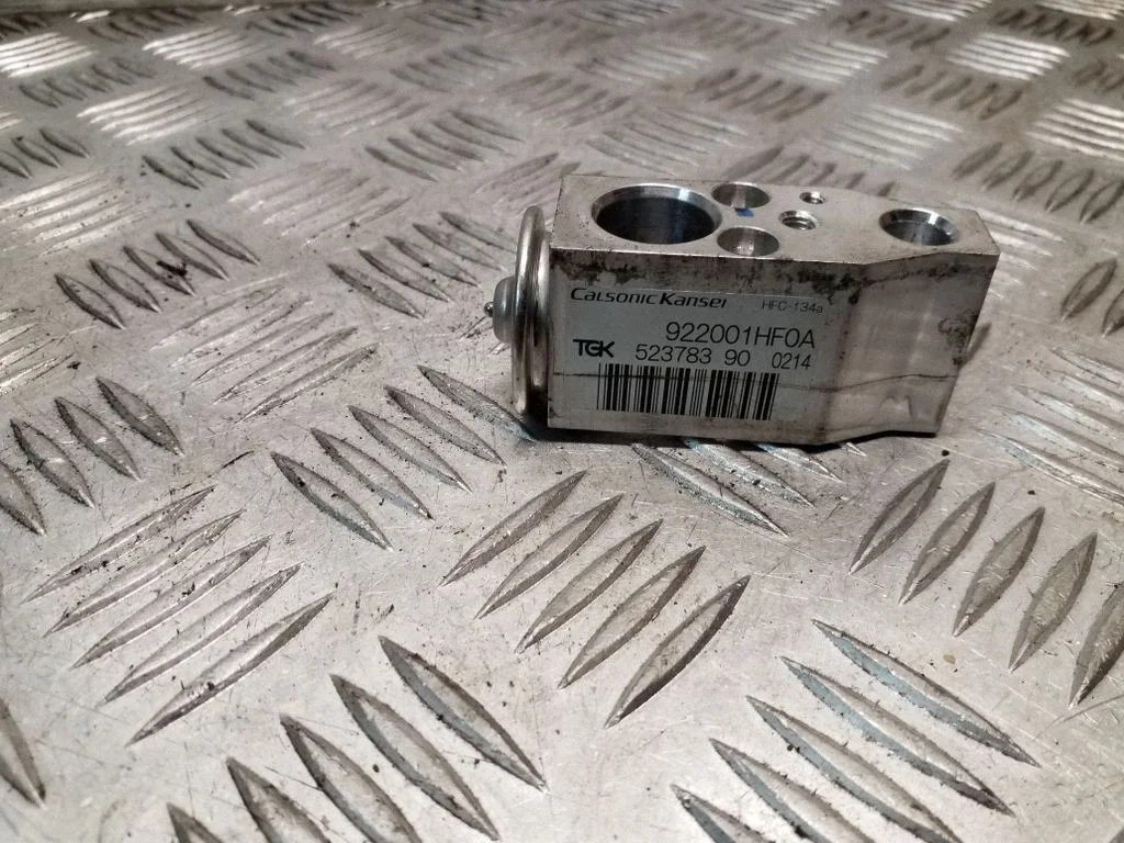 Zawór rozprężny klimatyzacji 922001HF0A