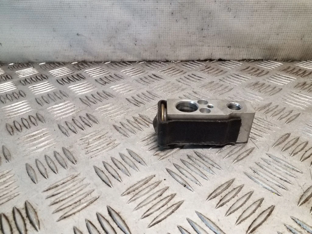 Air conditioning (A/C) expansion valve
