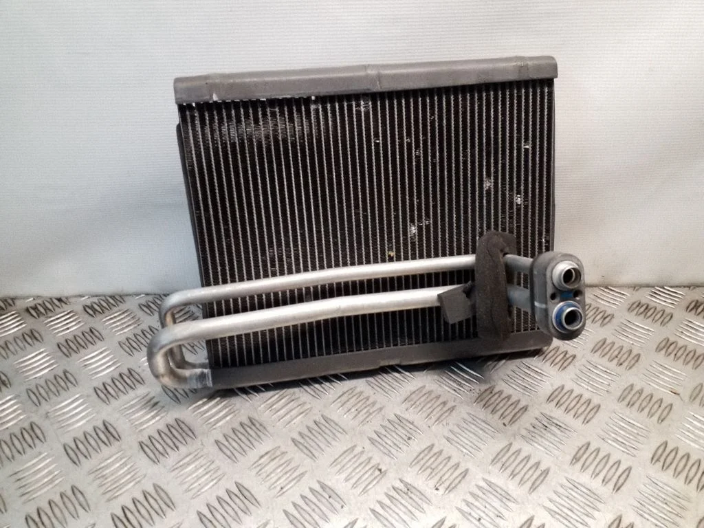 Kliimaseadme radiaator (salongis) – KIA Sorento (2010-2014)