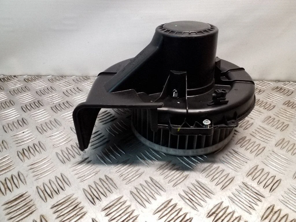 Krāsniņas ventilators/pūtējs 6R2819015