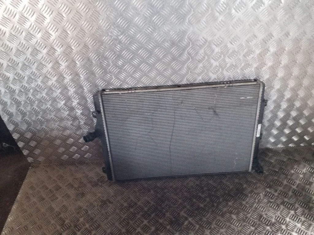 Jahutusvedeliku radiaator 1K0121251EH