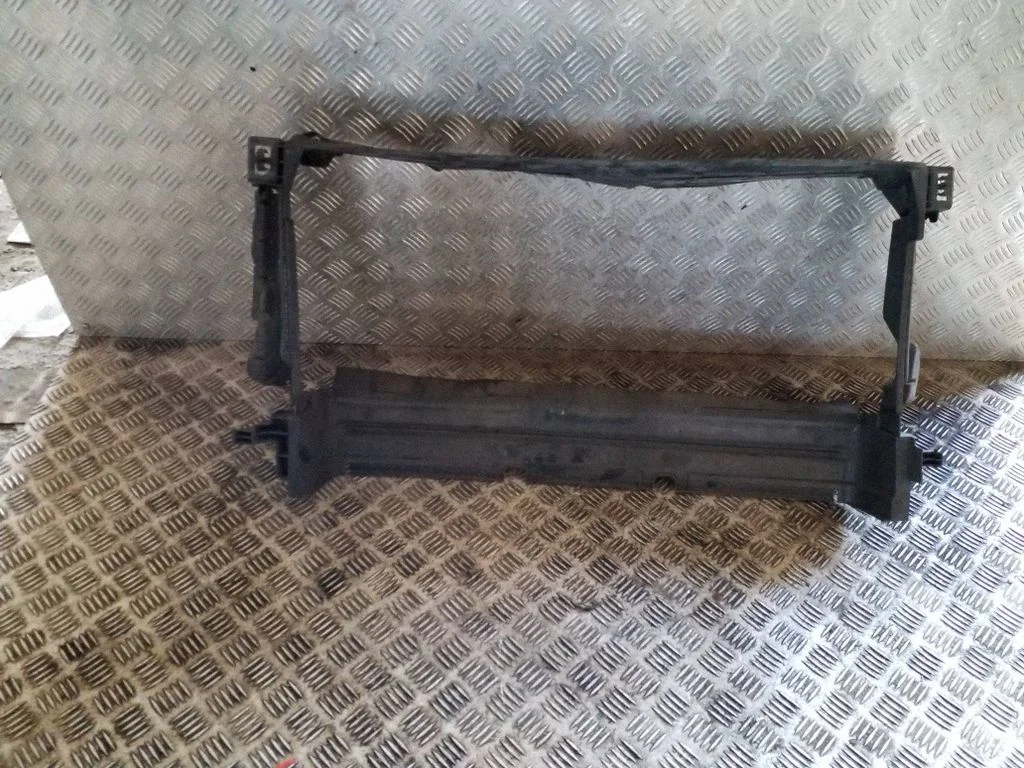 Intercooler air guide/duct channel 214763488R