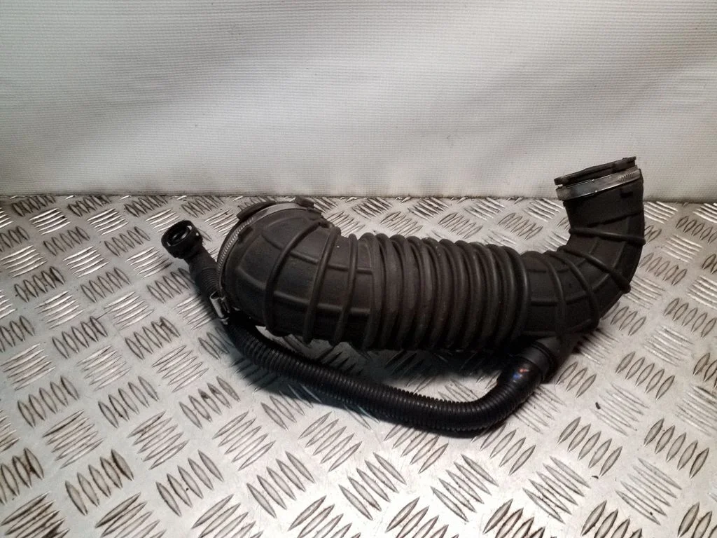 Turbo air intake inlet pipe/hose 03G129629