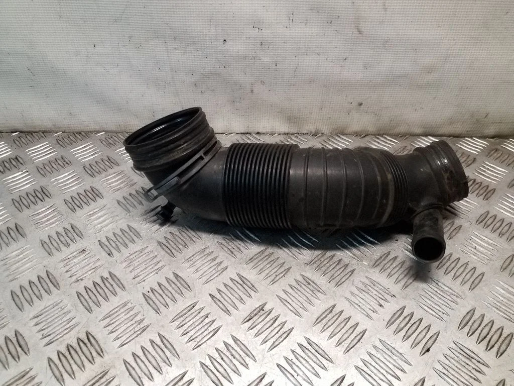 Turbo air intake inlet pipe/hose 5N0129656