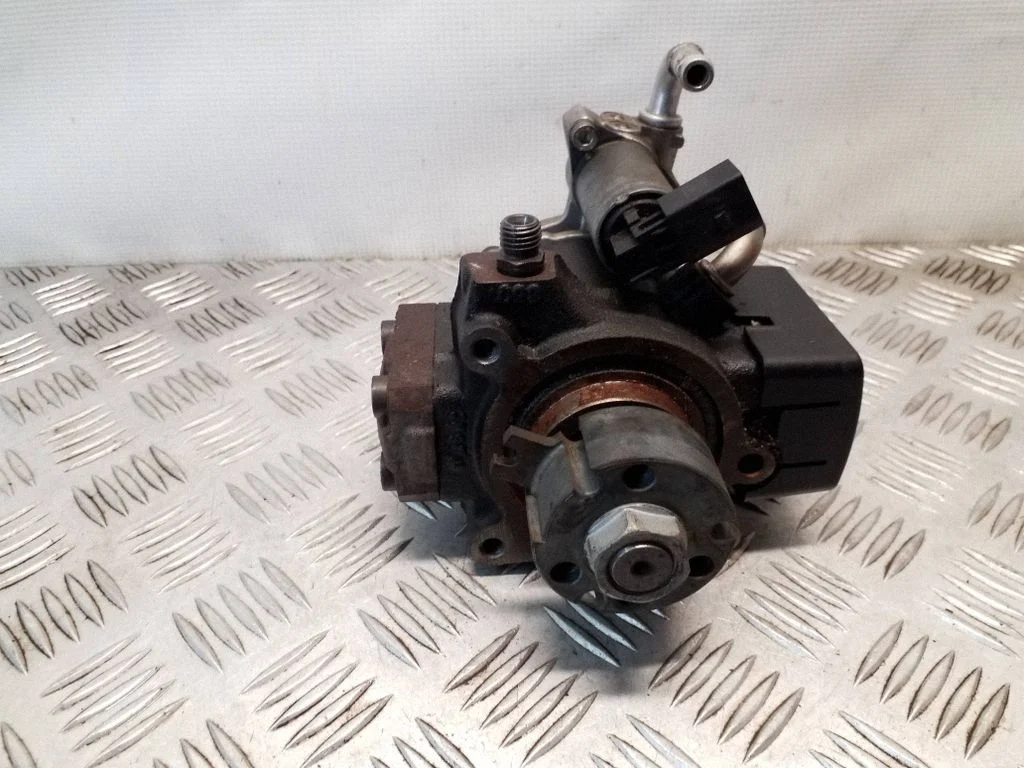 Kütuse kõrgsurvepump 03L130755E