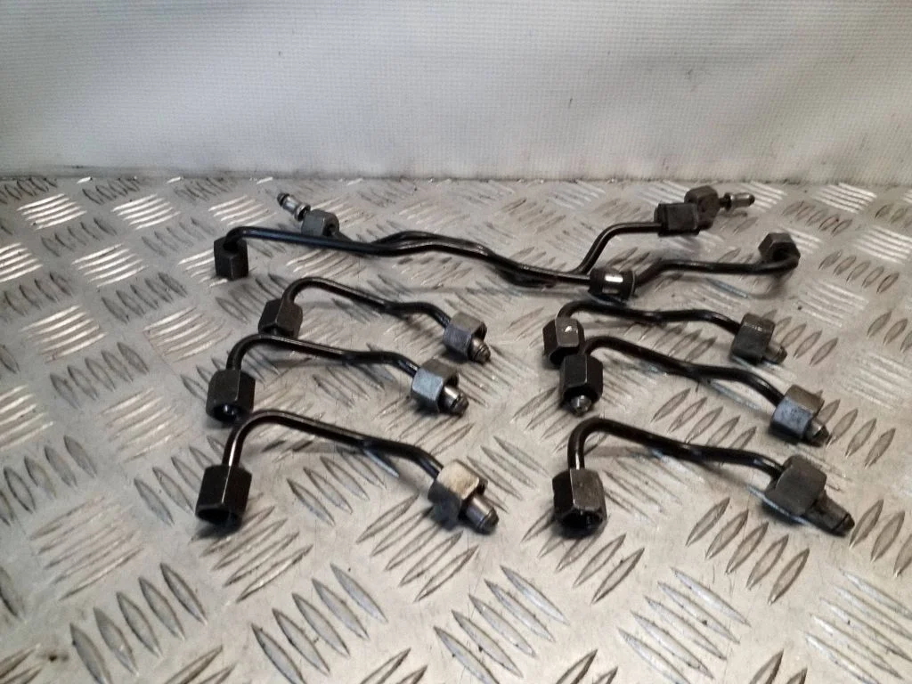 Fuel injector supply line/pipe