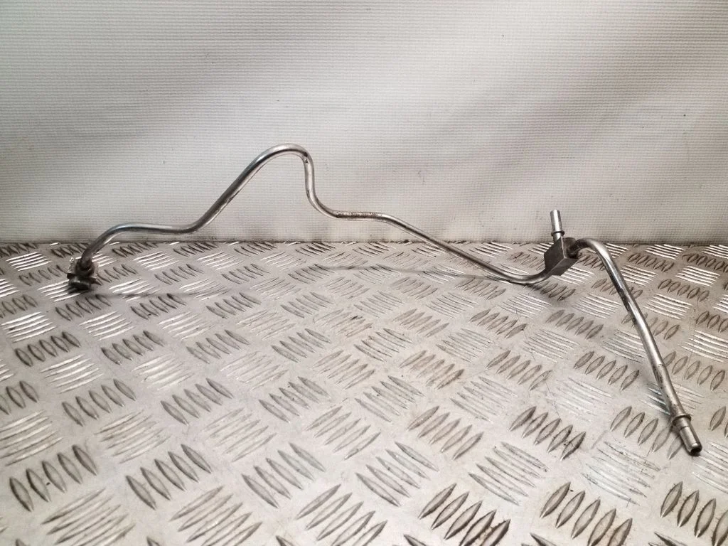 Fuel injector supply line/pipe