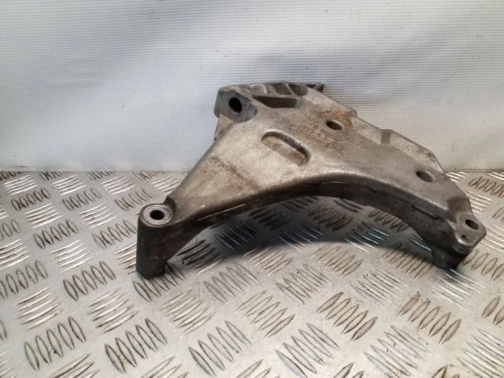 Mootori kinnituskronstein 03L199207