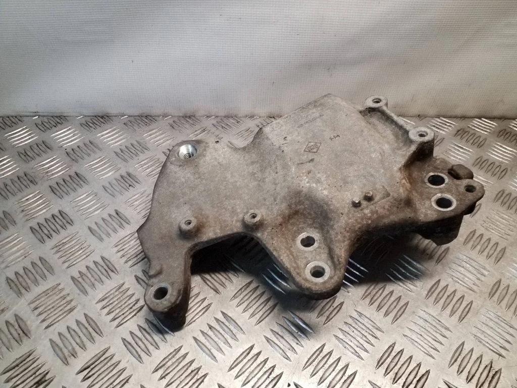 Engine mounting bracket 112313054R