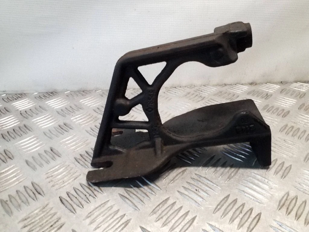 Engine mounting bracket 7854R