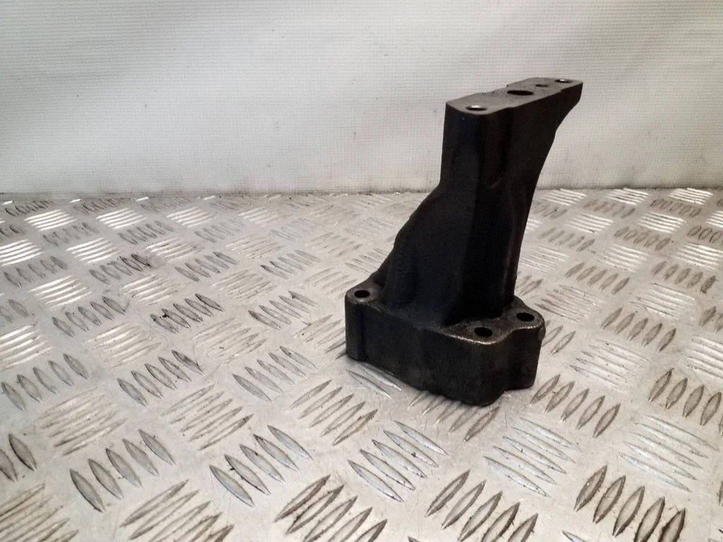 Engine mounting bracket A6420960345