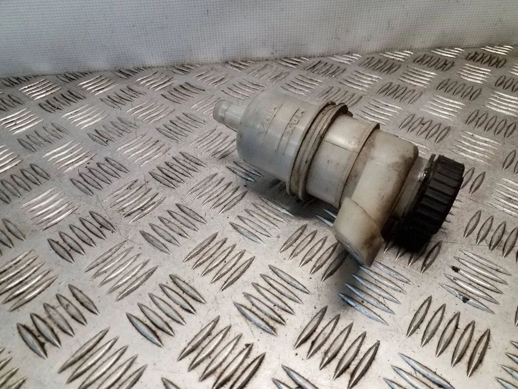 Power steering fluid tank/reservoir