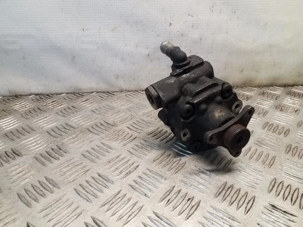Roolivõimendi pump