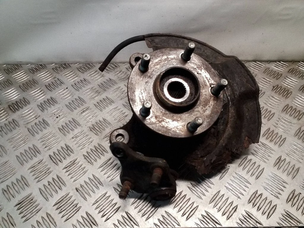 Front wheel hub – left