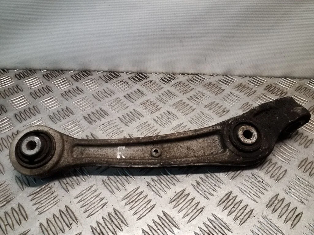 Front control arm – right