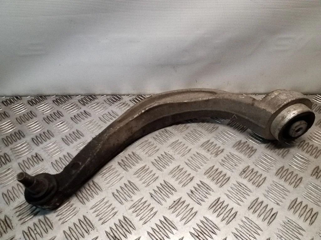 Front control arm – right