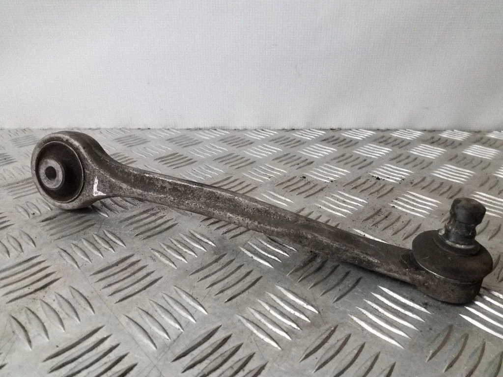 Front control arm – left