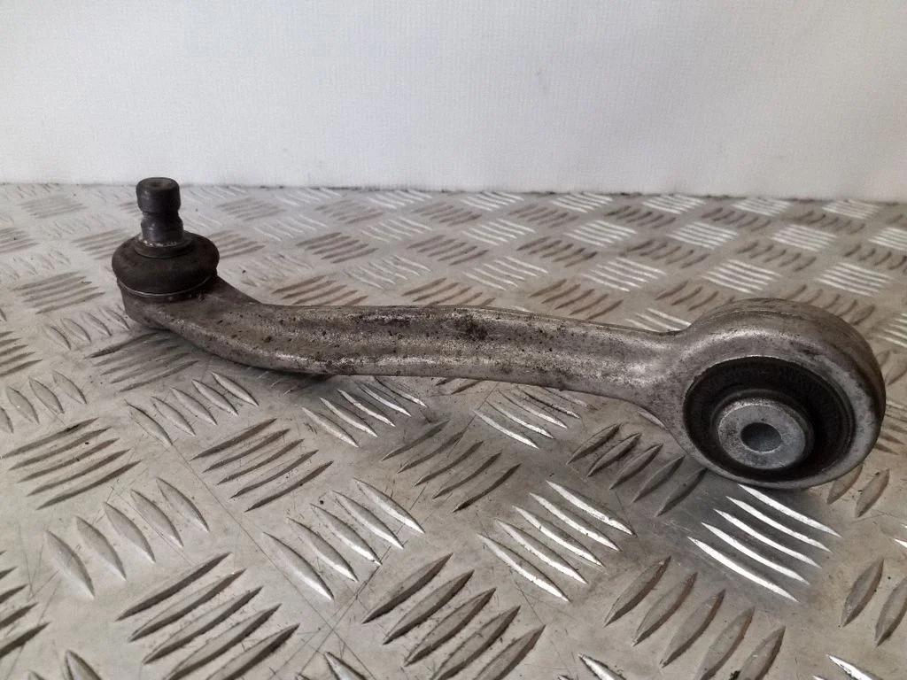 Front control arm – right