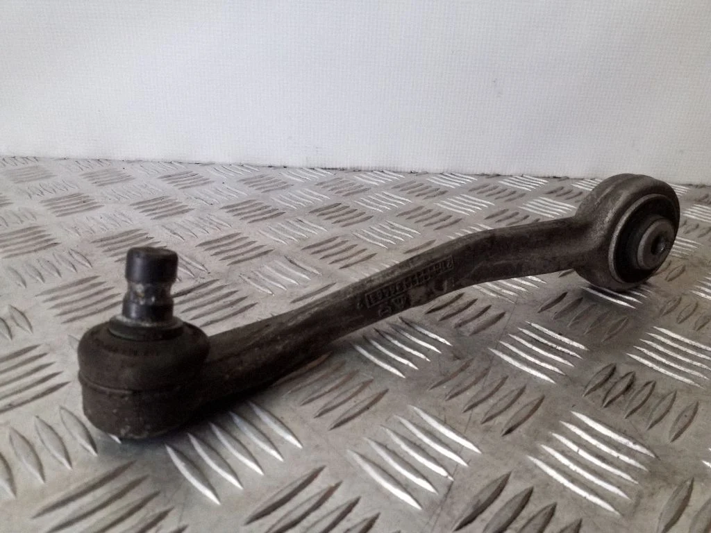 Front control arm – left